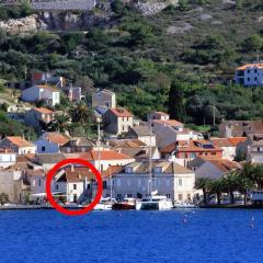 Apartments by the sea Vis - 8875