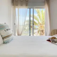 Maravillosas vistas a la bonita playa de Campello.
