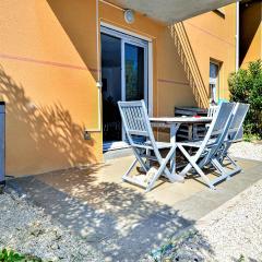 Lovely Apartment In Orange With Kitchen