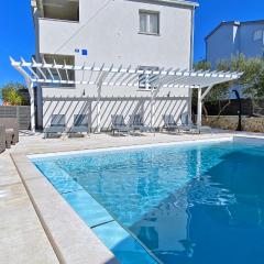 Pakostane - VRGADA -appartement 50 m2 avec piscine