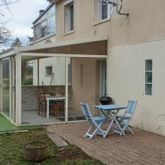 Entre Puy-de-Dôme et Corrèze Appartement pour 4 personnes avec terrasse et jardin