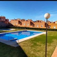 Casa adosada 3 habitaciones con piscina comunitaria