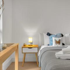 Modern 01 & 02 Bed Apartment in Canary Wharf