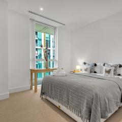 Modern 01 & 02 Bed Apartment in Canary Wharf