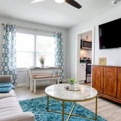 2BR 1BA Duplex House King Beds Great for Small Groups Close to All Uptown Charlotte attractions