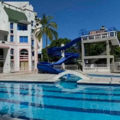 Confortable apartamento en hermoso condominio.