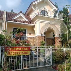 Villa kota bunga cipanas 3 kamar baru
