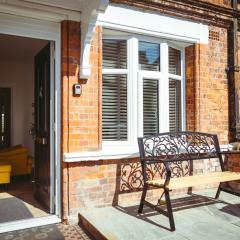 Vicarage Cottage - Old Town bolthole