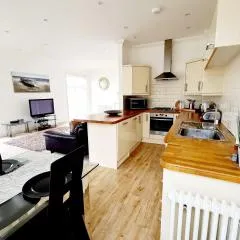 Seas the Day Beachfront Apartment Ramsgate - Sleeps 4