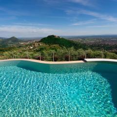 Charming house Loretta, with panoramic swimming pool