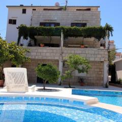 Seaside apartments with a swimming pool Sutivan, Brac - 15502