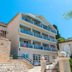 Apartments by the sea Brist, Makarska - 15714