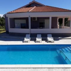 Family friendly house with a swimming pool Smilcic, Zadar - 16191
