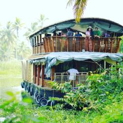 Rajahamsam Houseboat