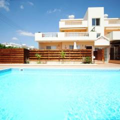 Central Pool-Side 2 Bedroom Apartment in Paphos