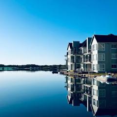 Leisure Apartment with Beautiful Water Views