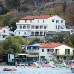Apartments with parking space Lopar, Rab - 17103