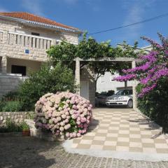 Apartments by the sea Slatine, Ciovo - 17456