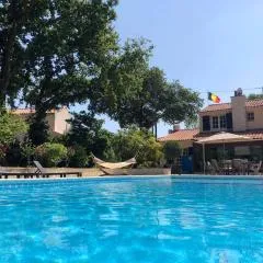 Maison charmante avec piscine privée à Saint-Georges-de-PointindouxC