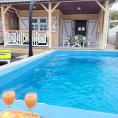 La Maison du Pécheur 97280 vous propose 2 bungalow, 2 Piscine privé avec jaccuzi intégrés, a 5 min de la plage et 2 min du port de pêche