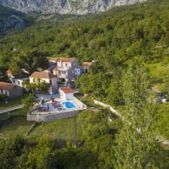 Family-friendly apartments with swimming pool Gornji Tucepi, Makarska - 17686
