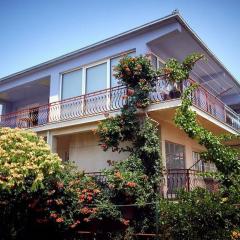 Apartments by the sea Vinisce, Trogir - 18225