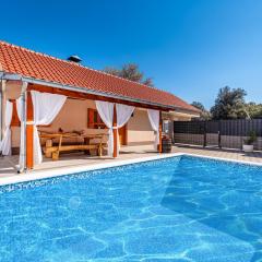 Family friendly house with a swimming pool Sukosan, Zadar - 17965