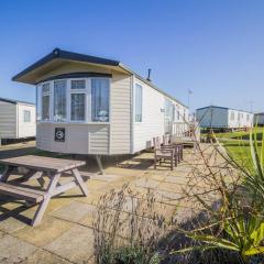 Brilliant 6 Berth Caravan For Hire At Haven Hopton In Norfolk Ref 80039g