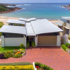 Sails on the Beachfront - Exclusive Seaside Home