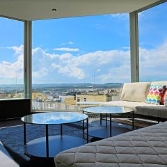 Luxury Central Hilltop Apartment With Great Views