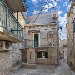 Seaside holiday house Kastel Sucurac, Kastela - 19241