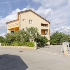 Apartments with parking space Rogoznica - 19064