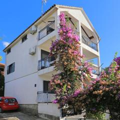 Apartments by the sea Grebastica, Sibenik - 19106