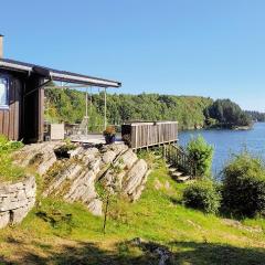 2 Bedroom Stunning Home In Frresfjorden