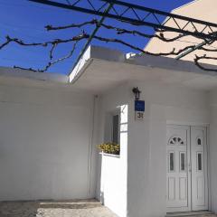 Apartments by the sea Brist, Makarska - 19330