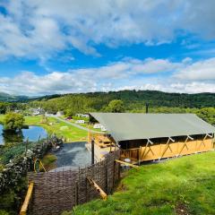 Quirky Safari Tent with Hot Tub in Heart of Snowdonia