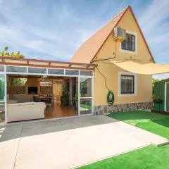 Casita entre naranjas