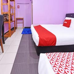 OYO 90561 Awan Biru Motel