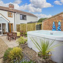 Beautiful 4 Berth Cottage With A Private Hot Tub In Norfolk Ref 99002hc