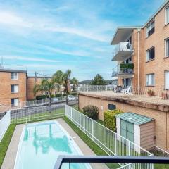 Thurlow Lodge, 7,6 Thurlow Avenue - Beautifully styled unit with WiFi, views and a pool