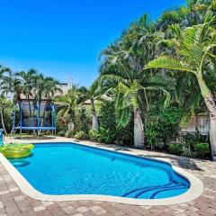 Heated Saltwater Pool - Tropical Oasis with BBQ