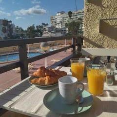 Pool view accommodation in Playa del Ingles