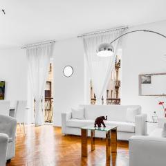 Exclusive 3 bedrooms apartment near Duomo