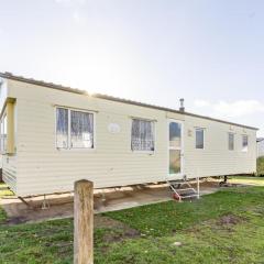 8 Berth Caravan To Hire At Breydon Water Holiday Park In Norfolk Ref 10030b