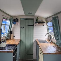 Mini Escape - 2 Berth Narrowboat on the Grand Union, Hertfordshire