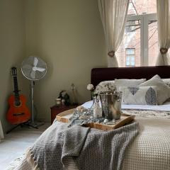 Exquisite & Steps to center 1Br Apt with Free Parking