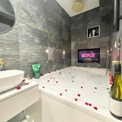 Cloud9 Guest House - by Coastline Retreats - FREE PARKING INCLUDED - 2 Bedroom self contained garden flat - Luxury 2 Person Bath, Netflix, Superfast Wifi