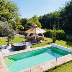 VILLA 8 personnes, 15 mn de Biarritz, jacuzzi, sauna, piscine, petanque, salle de sport