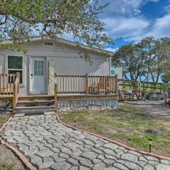 5 Mi to Rockport Beach Park Studio with Porch!