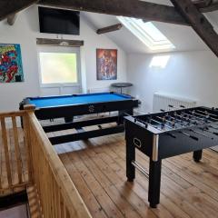 Snowdon House, 8 bedrooms, sleep 16, close to Blackrock Sand